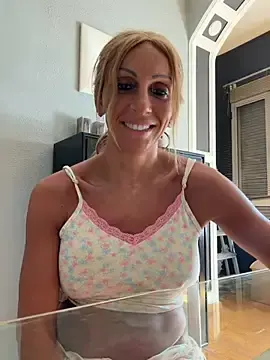 Stripchat Live Sex of cari_guerrera