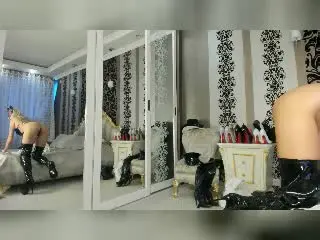 Xlovecam Live Sex Cam of MademoiselleBella