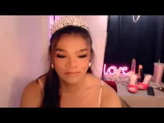 Xlovecam Free Live Porn of EsaMarie
