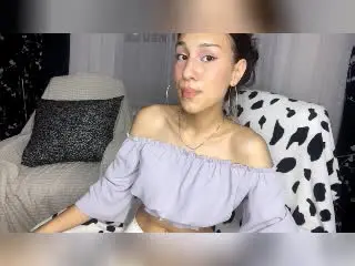 Xlovecam Free Porn Cam of DorineJennelle