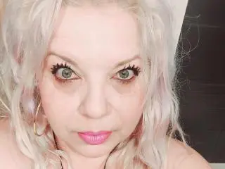 Xlovecam Private Sex Chat of SoniaHotMilf