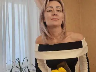 Xlovecam Adult Webcam of JuliaaCherry