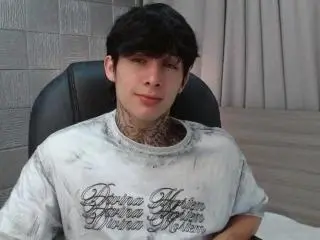 Xlovecam Sex Cam of AkiraTattoo
