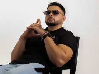 Xlovecam Live Sex of AryanBrown