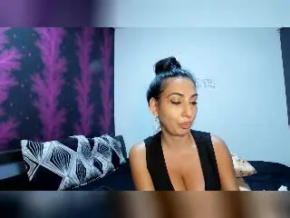 Xlovecam Free Porn Cam of BrunetteBabe69