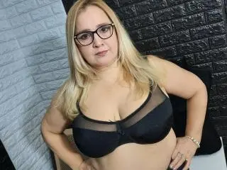 Xlovecam Watch Live Sex Cams of BelaBusty