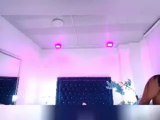 Xlovecam Watch Live Sex Cams of LeiaLaurent