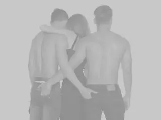 Xlovecam Best live sex cam show of TrioOfQueens