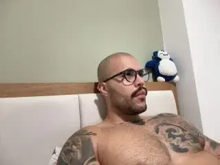 Xlovecam Sex Chat of MedellynDark