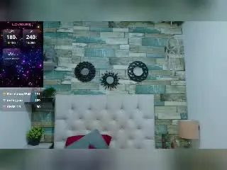 Xlovecam Adult Webcam of SkylerNaomi
